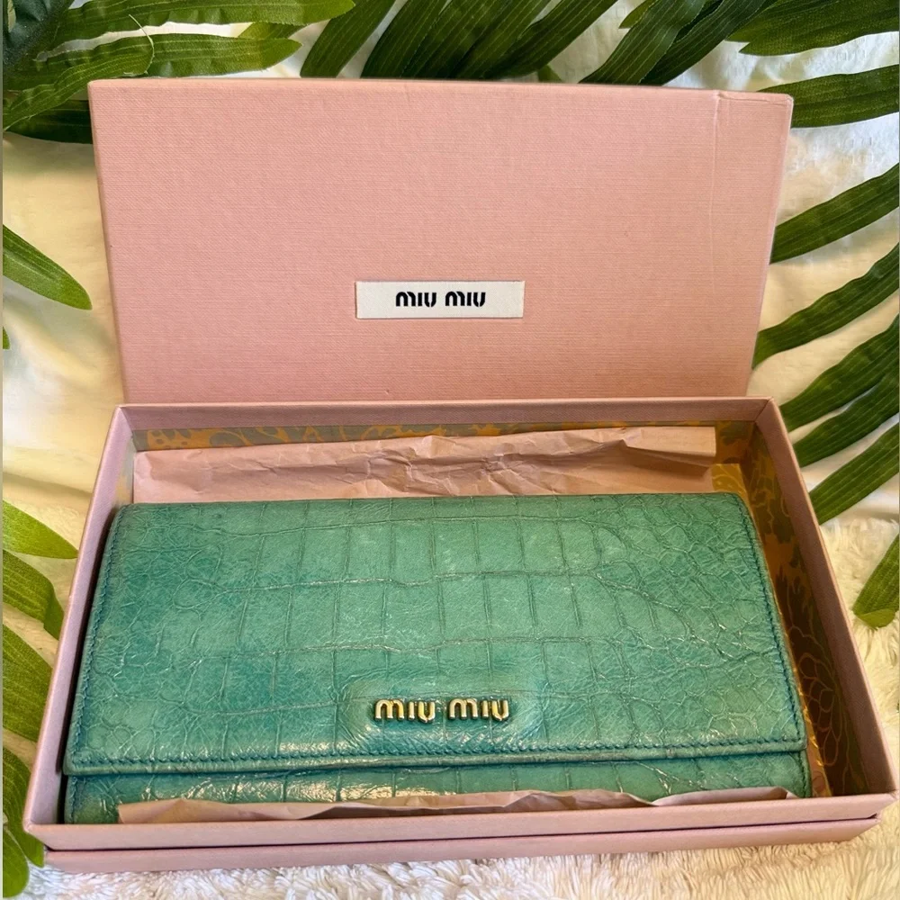 IN BOX! MIU MIU Blue Lagoon Continental Italian Croc Leather Long Snap Wallet - Picture 3 of 16